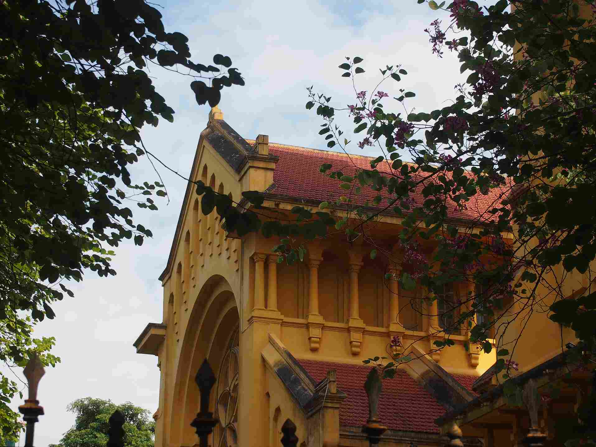 Nếu nhà thờ không có tháp chuông?